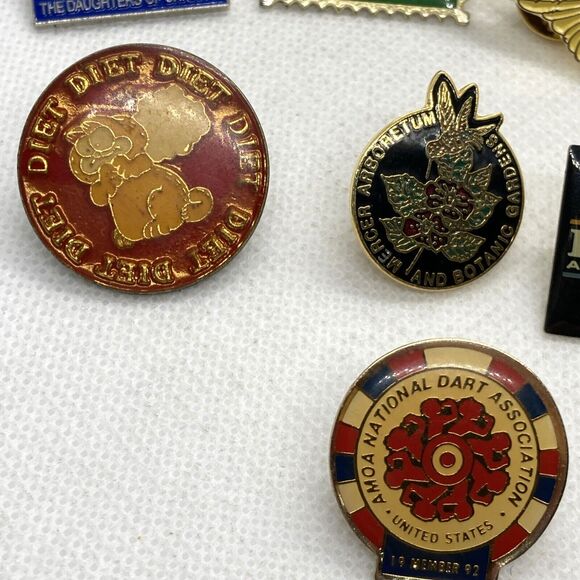 Lot of 19 Pins Garfield Darts Cards Smiths American Flight Crew Space Shuttle‎ - Picture 3 of 9